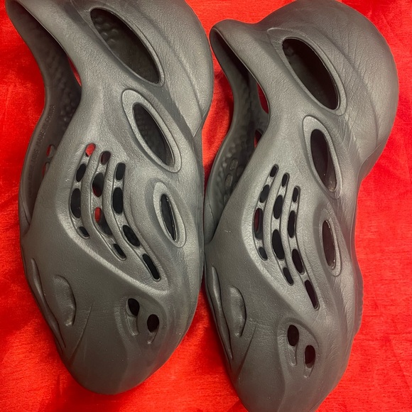 Yeezy Foam Runner in black, size 10. main image 5